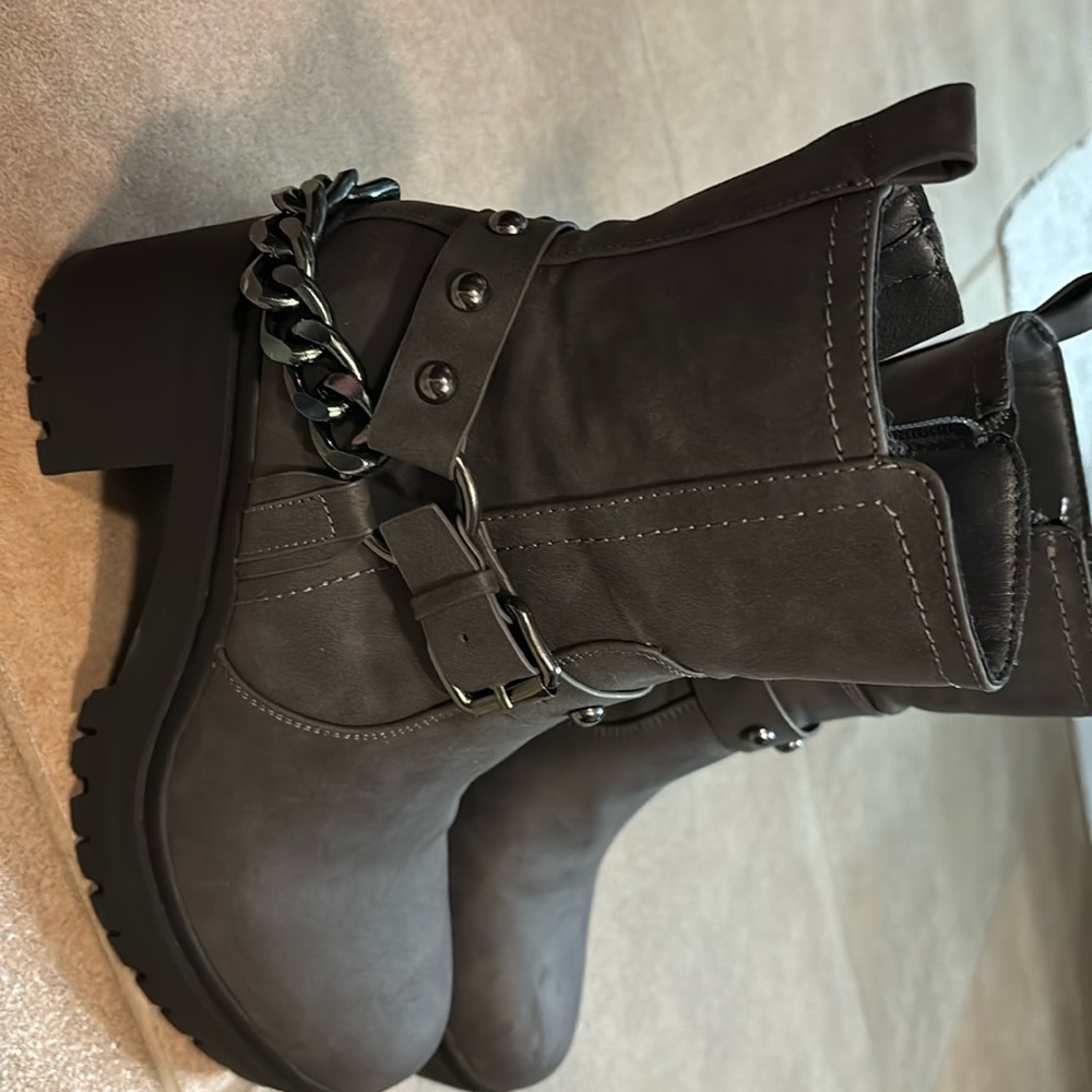 Want to sell never worn actually for 30 minutes once -/